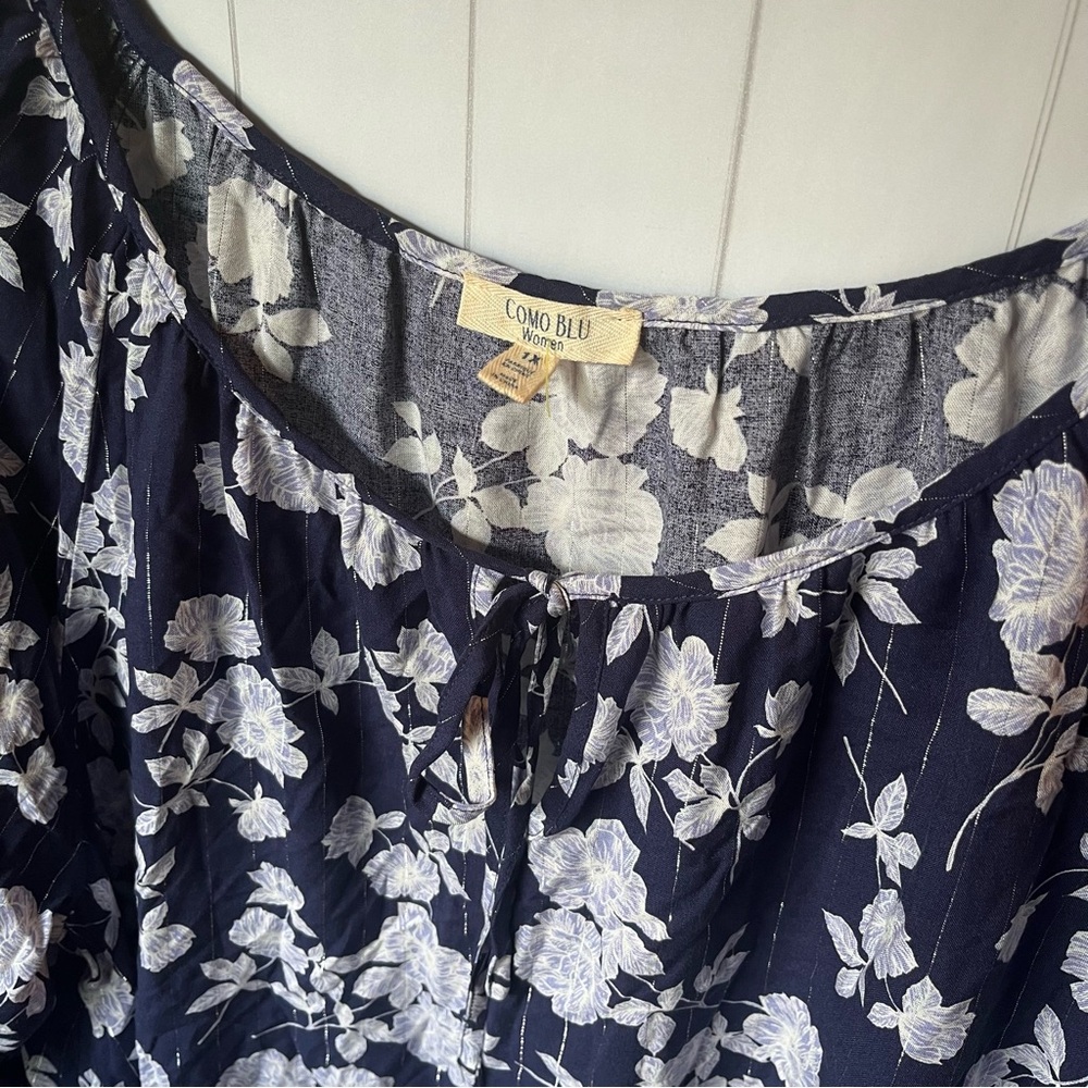 Navy and White Floral Silver Metallic Blouse - Picture 2 of 6